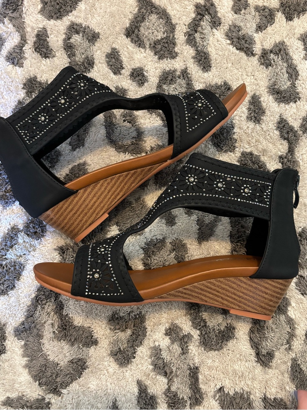 Women’s Black Wedge Sandals with Stud Detail Zip Back us 7 uk 38